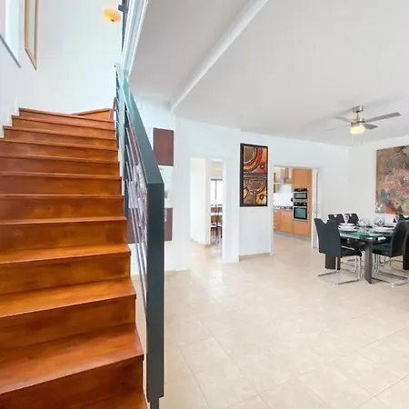 Vila Modern, Spacious With Own Private Pool