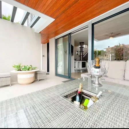 Vila Modern, Spacious With Own Private Pool Lagos