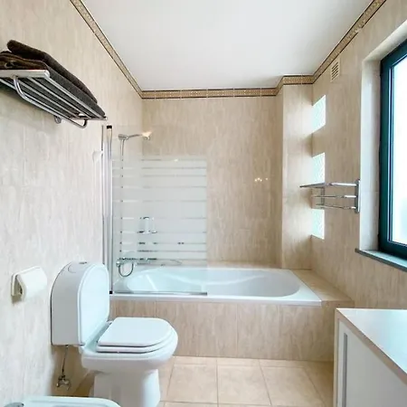 Modern, Spacious With Own Private Pool Vila