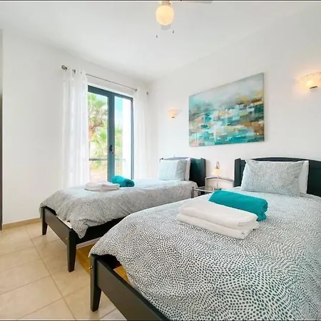 Modern, Spacious With Own Private Pool Vila Lagos