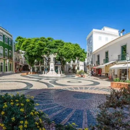 Modern, Spacious With Own Private Pool Vila *