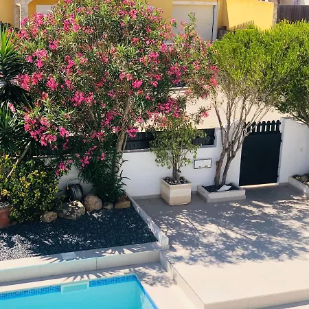 Modern, Spacious With Own Private Pool Vila *