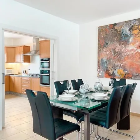 Modern, Spacious With Own Private Pool Willa *