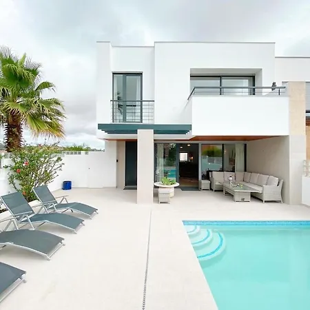 Modern, Spacious With Own Private Pool