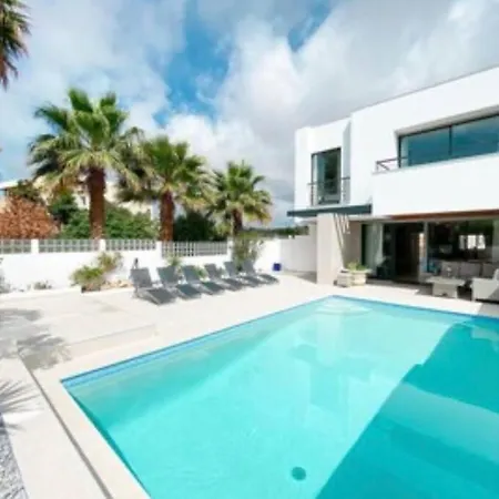 Willa Modern, Spacious With Own Private Pool